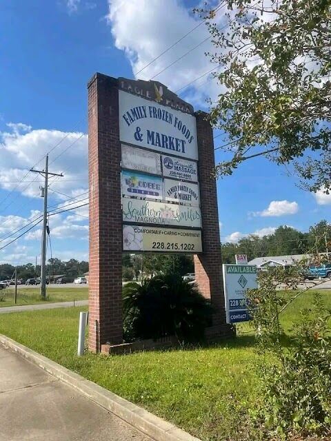 Eagle Plaza, Ocean Springs