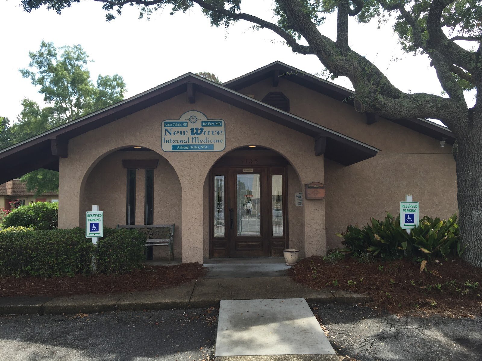 Storefront of New Wave Internal Medicine, Ocean Springs.