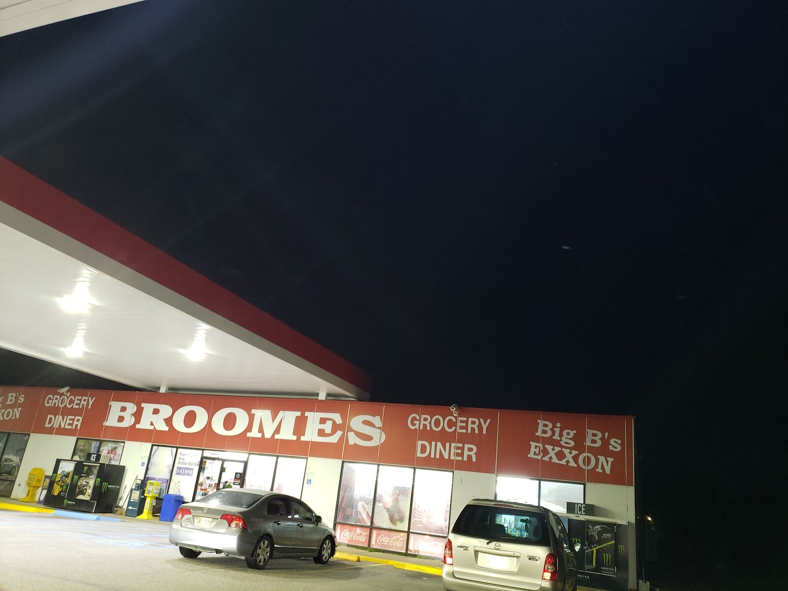 Storefront of Big B's Shell, Ocean Springs.