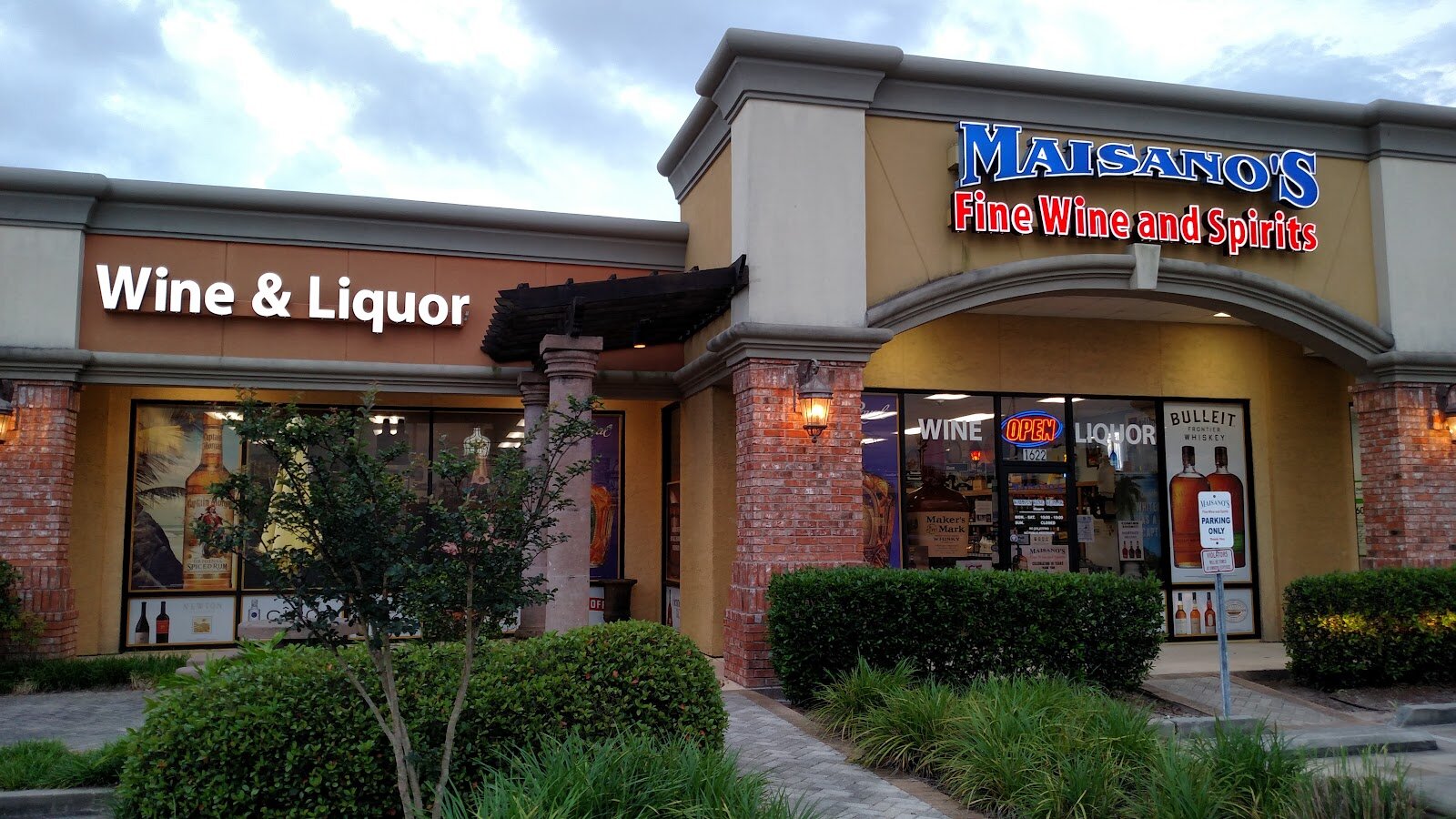Storefront of Mabry's Fine Wine & Spirits, Ocean Springs.
