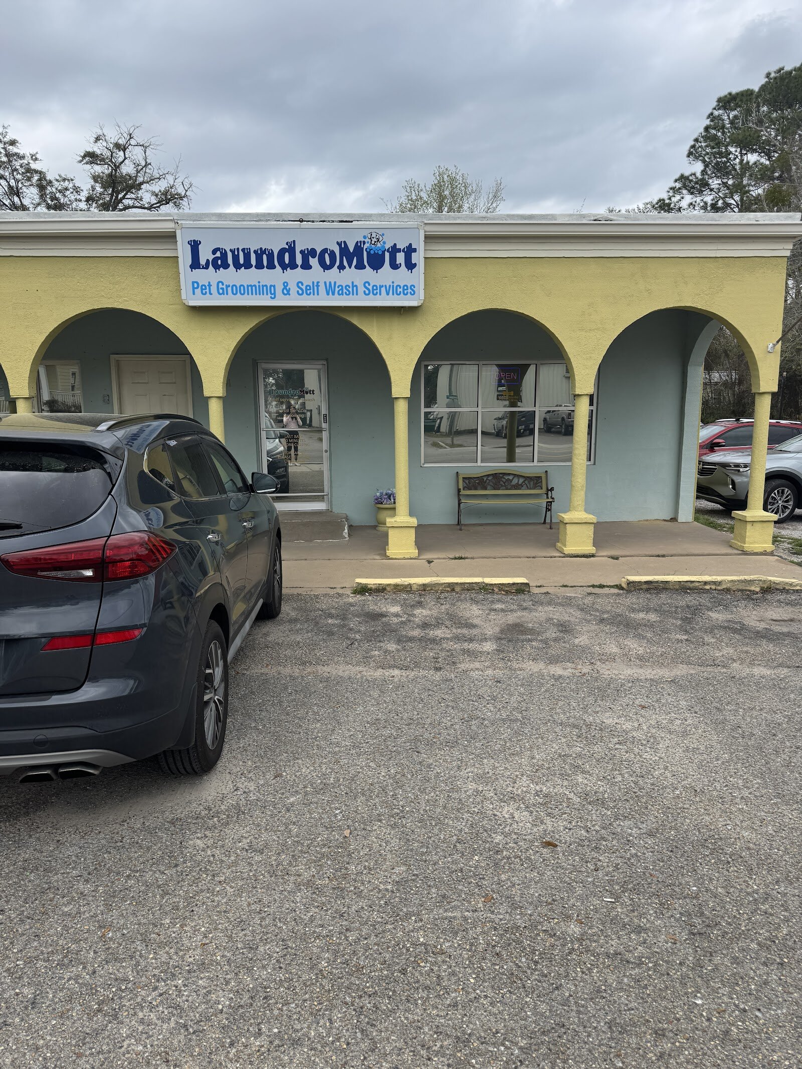Storefront of LaundroMutt, Ocean Springs.