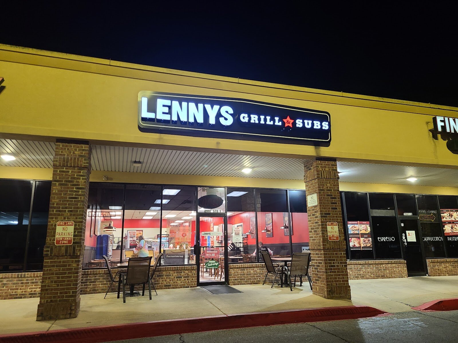 Storefront of Lennys Grill & Subs, Ocean Springs.
