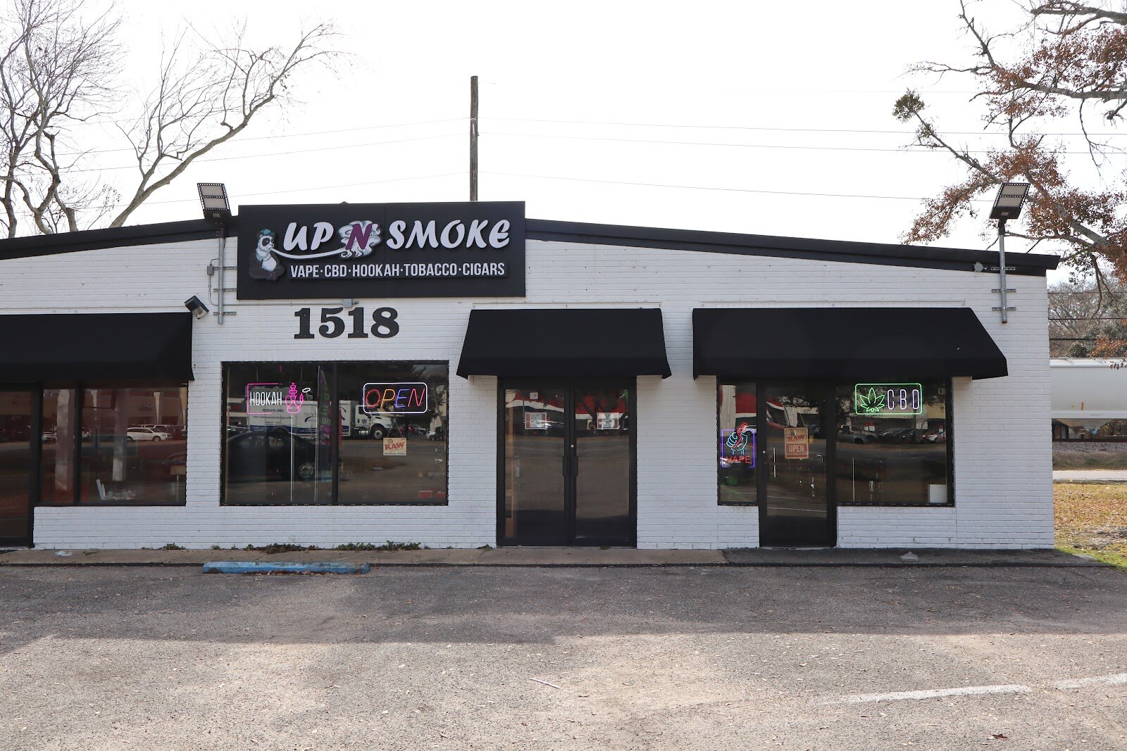 Storefront of Up N Smoke - Vape Shop, Ocean Springs.
